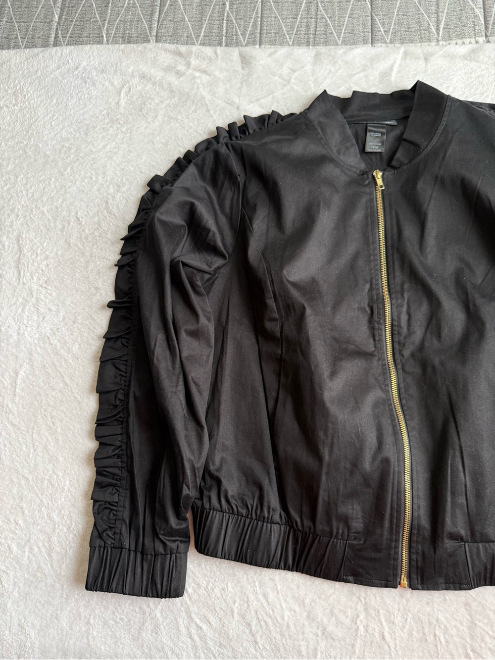 Black Ruffle-Trim Bomber Jacket - Women - Picture 4 of 9